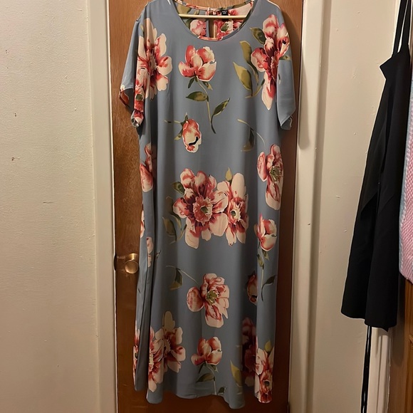 Shein Curve Dresses & Skirts - Shein Curve Woman’s Plus Size 4XL Maxi Dress Screams Vacation! GUC
